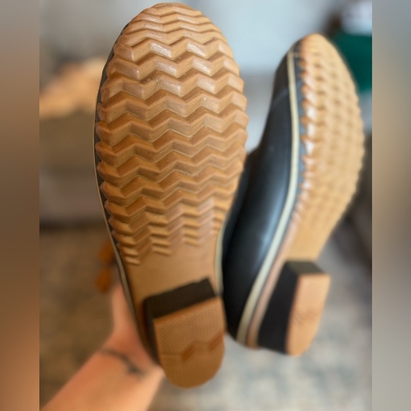 Sorel boots - Picture 2 of 5